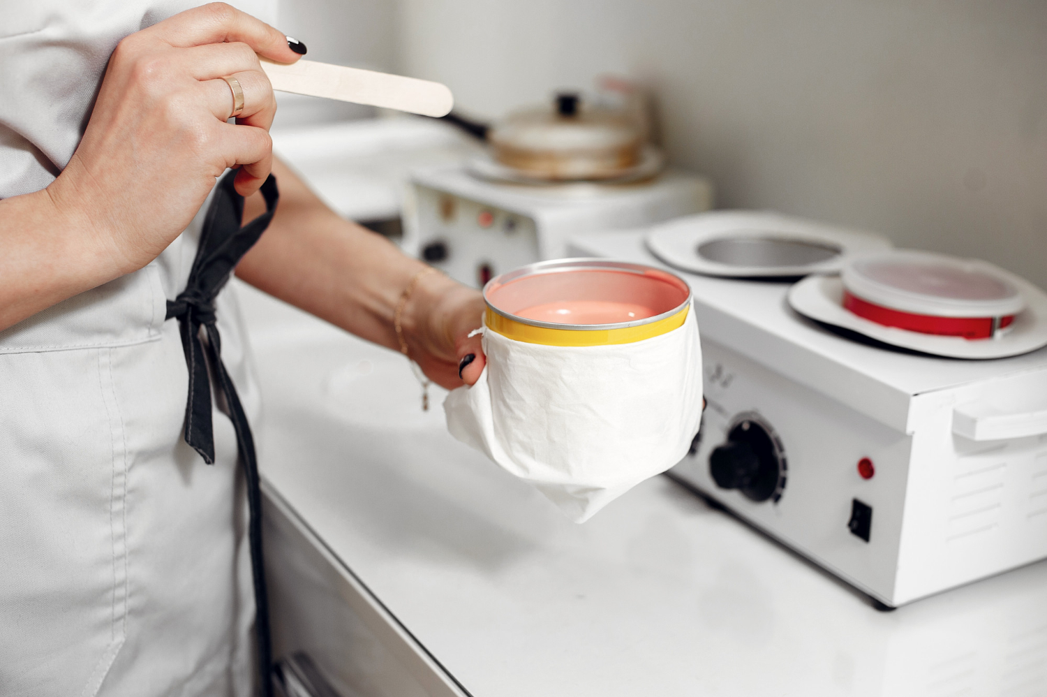 إزالة شعر الجسم بالشمع (واكس) لنعومة فائقة